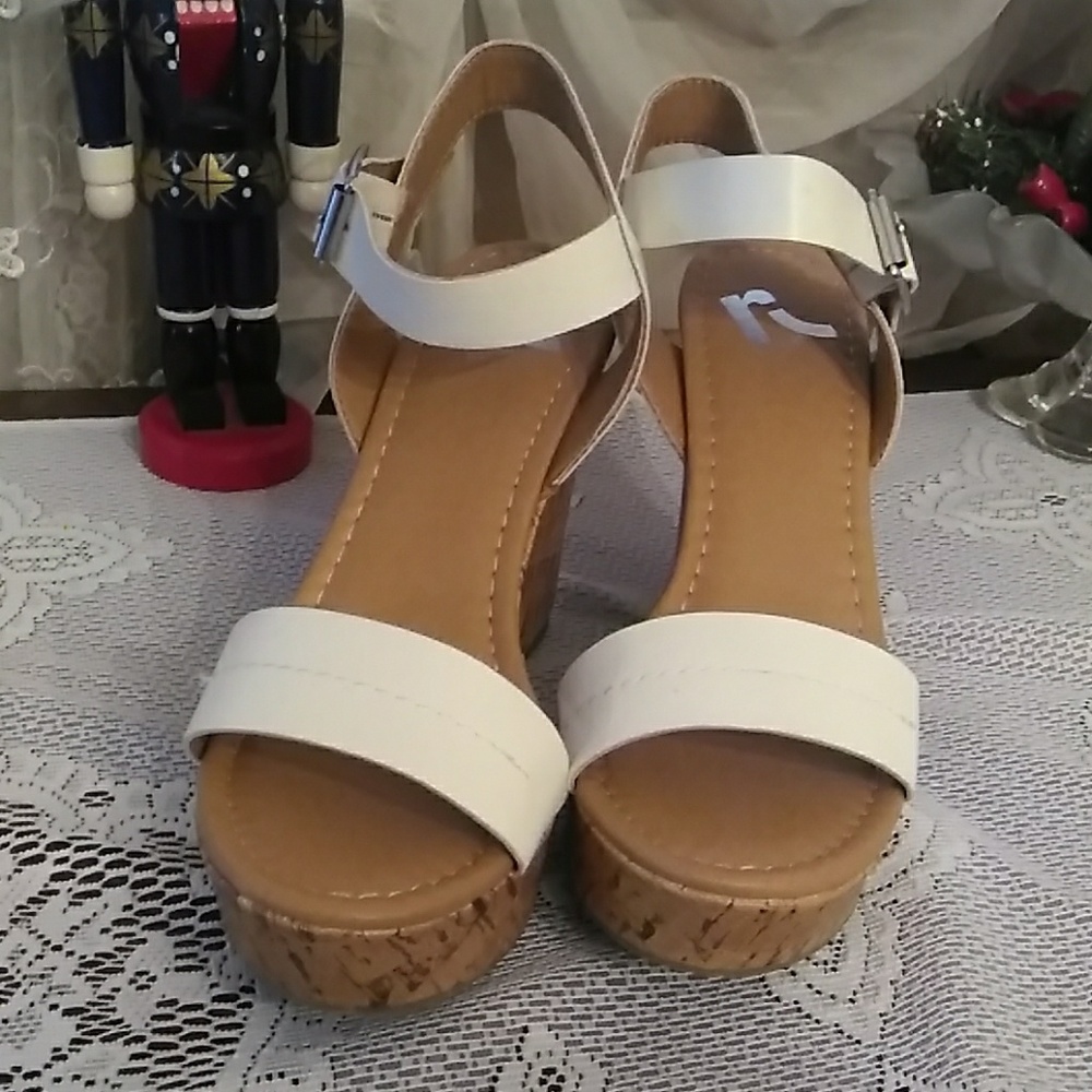 Report wedge sandals